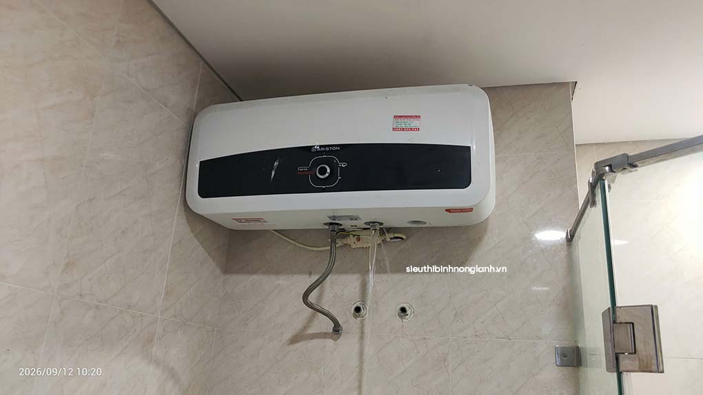 xả lượng nước dư, giúp bình nhẹ hơn và thuận tiện hơn khi hạ xuống