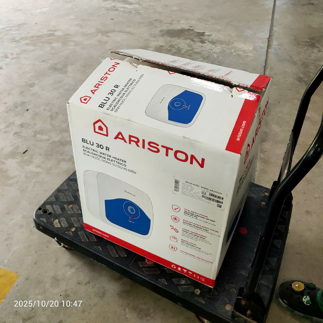 Bình nóng lạnh Ariston 30 lít BLU 30R 2.5 FE giao hàng tận nơi