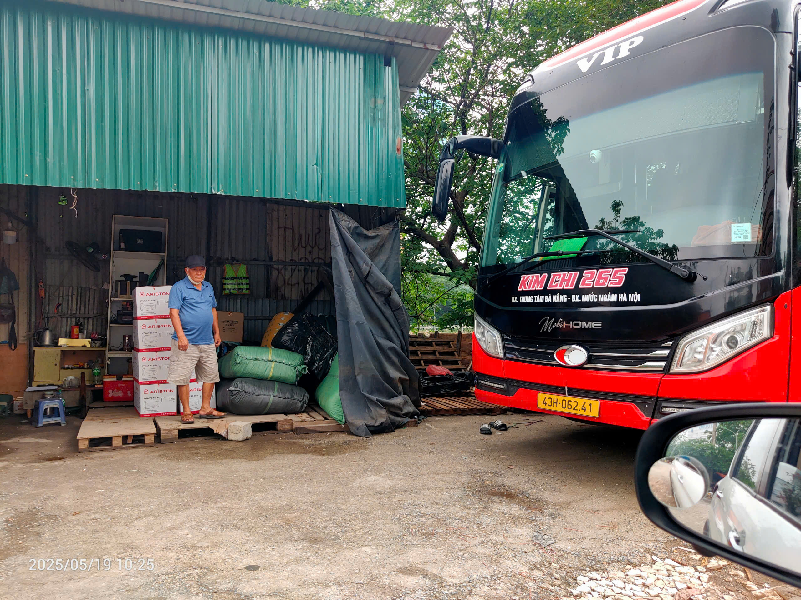 Giao 15 bình nóng lạnh Ariston VItaly 20 lít gửi xe giao về Đà Nẵng