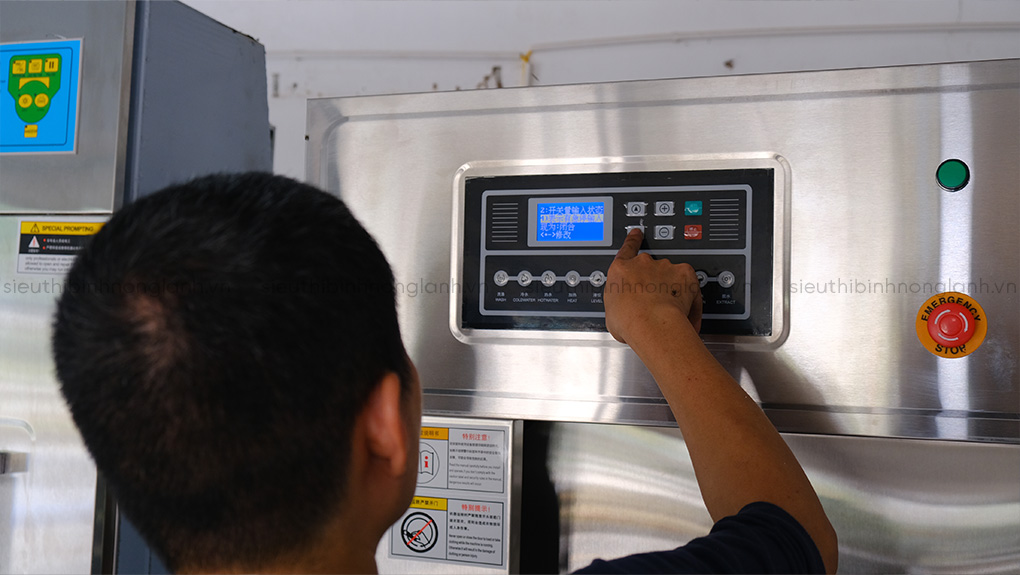 Màn hình LED thông minh: Nhiều chương trình giặt, giao diện trực quan, dễ sử dụng.