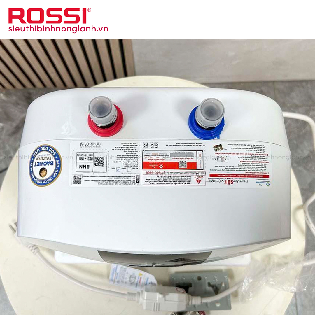 Mặt trên đầu cấp nước của bình rossi 06 BL